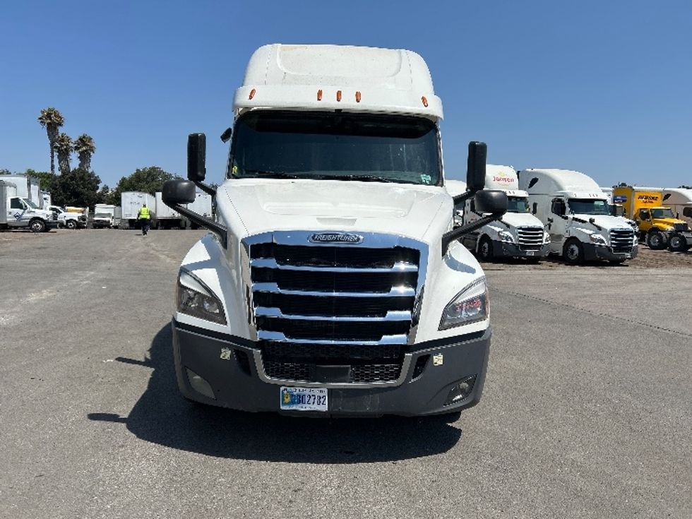 Sleeper Tractor-Heavy Duty Tractors-Freightliner-2020-T12664ST-El Centro-CA-551,919\n\t\tmiles-$ 64,500 - Image 2