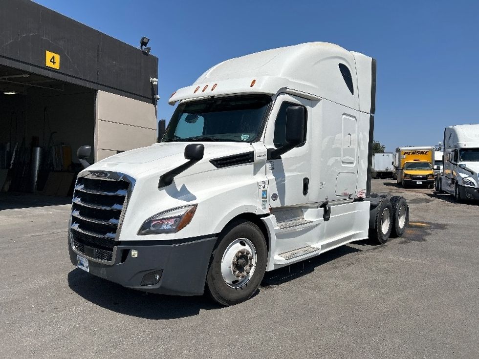 Sleeper Tractor-Heavy Duty Tractors-Freightliner-2020-T12664ST-El Centro-CA-551,919\n\t\tmiles-$ 64,500 - Image 3