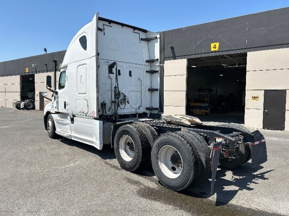 Sleeper Tractor-Heavy Duty Tractors-Freightliner-2020-T12664ST-El Centro-CA-551,919\n\t\tmiles-$ 64,500 - Image 5