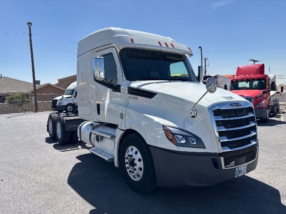 Sleeper Tractor-Heavy Duty Tractors-Freightliner-2020-T12664ST-El Paso-TX-452,601\n\t\tmiles-$ 63,750 - Image 1