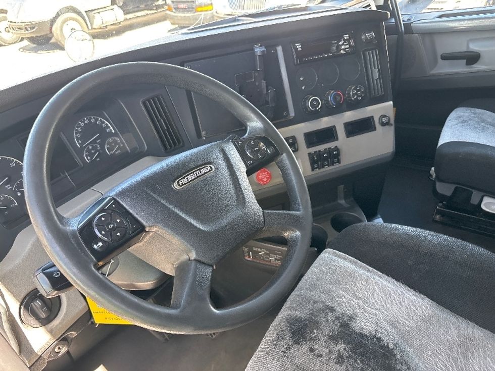 Sleeper Tractor-Heavy Duty Tractors-Freightliner-2020-T12664ST-El Paso-TX-452,601\n\t\tmiles-$ 63,750 - Image 10