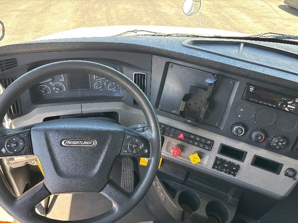 Sleeper Tractor-Heavy Duty Tractors-Freightliner-2020-T12664ST-El Paso-TX-452,601\n\t\tmiles-$ 63,750 - Image 11