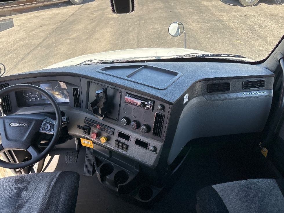 Sleeper Tractor-Heavy Duty Tractors-Freightliner-2020-T12664ST-El Paso-TX-452,601\n\t\tmiles-$ 63,750 - Image 12