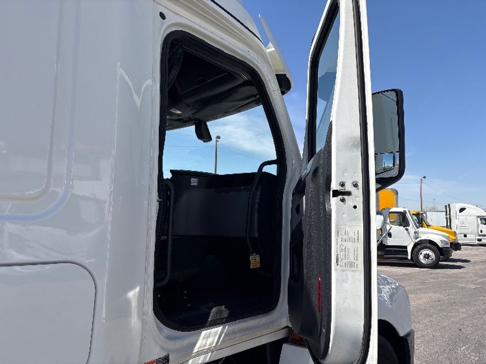 Sleeper Tractor-Heavy Duty Tractors-Freightliner-2020-T12664ST-El Paso-TX-452,601\n\t\tmiles-$ 63,750 - Image 13