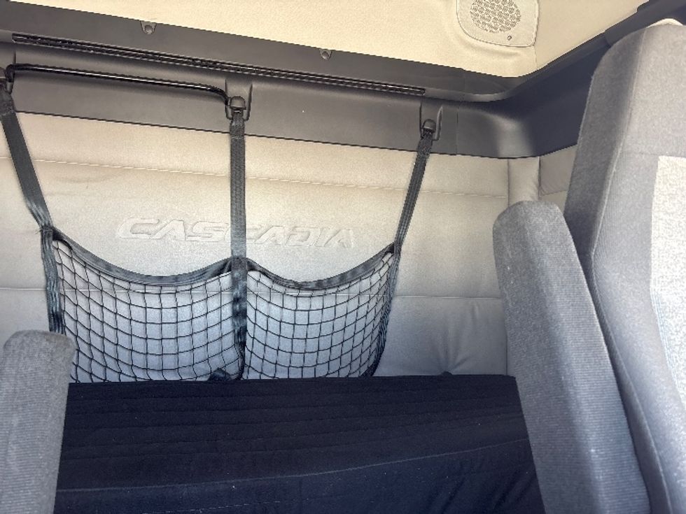 Sleeper Tractor-Heavy Duty Tractors-Freightliner-2020-T12664ST-El Paso-TX-452,601\n\t\tmiles-$ 63,750 - Image 16