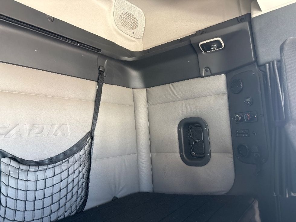 Sleeper Tractor-Heavy Duty Tractors-Freightliner-2020-T12664ST-El Paso-TX-452,601\n\t\tmiles-$ 63,750 - Image 18