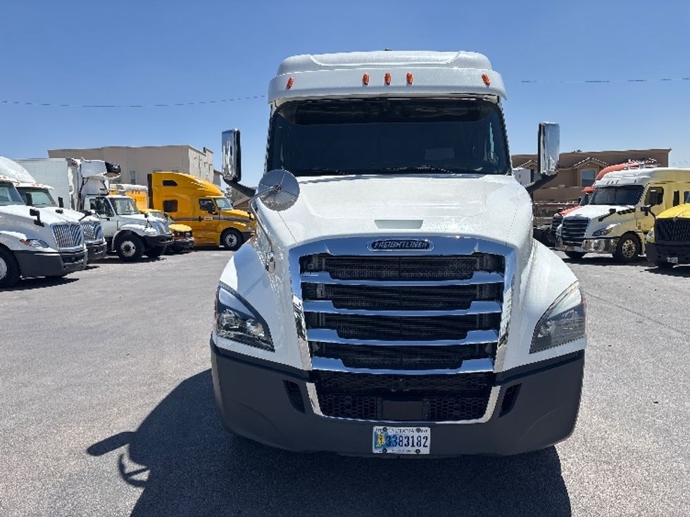 Sleeper Tractor-Heavy Duty Tractors-Freightliner-2020-T12664ST-El Paso-TX-452,601\n\t\tmiles-$ 63,750 - Image 2