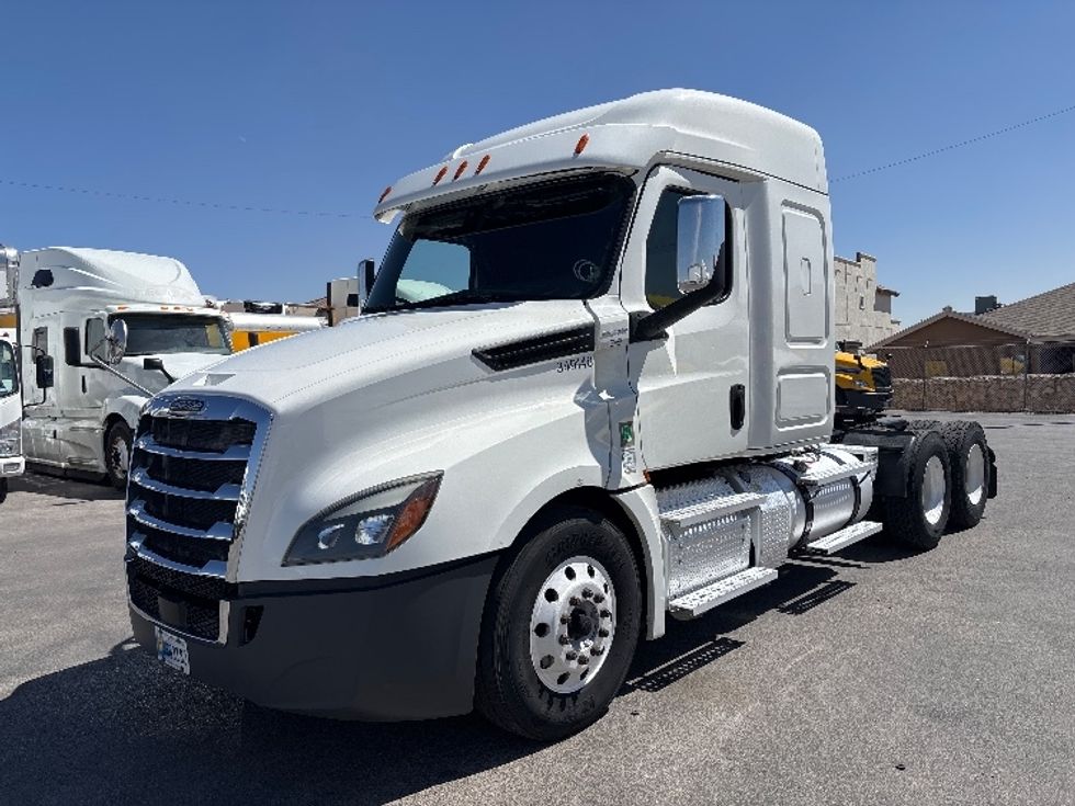 Sleeper Tractor-Heavy Duty Tractors-Freightliner-2020-T12664ST-El Paso-TX-452,601\n\t\tmiles-$ 63,750 - Image 3