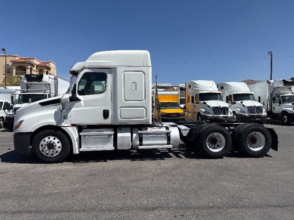 Sleeper Tractor-Heavy Duty Tractors-Freightliner-2020-T12664ST-El Paso-TX-452,601\n\t\tmiles-$ 63,750 - Image 4