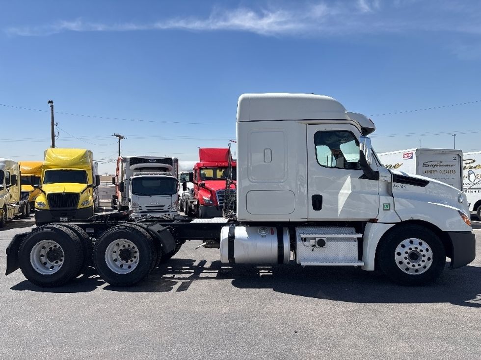 Sleeper Tractor-Heavy Duty Tractors-Freightliner-2020-T12664ST-El Paso-TX-452,601\n\t\tmiles-$ 63,750 - Image 8