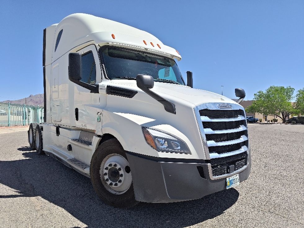 Sleeper Tractor-Heavy Duty Tractors-Freightliner-2020-T12664ST-El Paso-TX-483,765\n\t\tmiles-$ 66,750 - Image 1