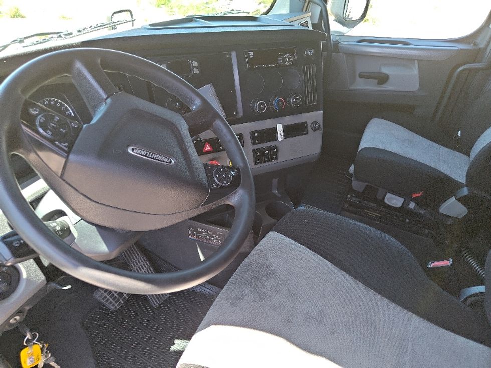 Sleeper Tractor-Heavy Duty Tractors-Freightliner-2020-T12664ST-El Paso-TX-483,765\n\t\tmiles-$ 66,750 - Image 10