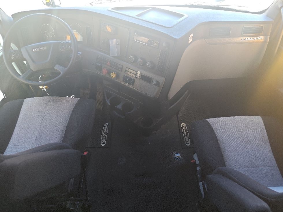 Sleeper Tractor-Heavy Duty Tractors-Freightliner-2020-T12664ST-El Paso-TX-483,765\n\t\tmiles-$ 66,750 - Image 12