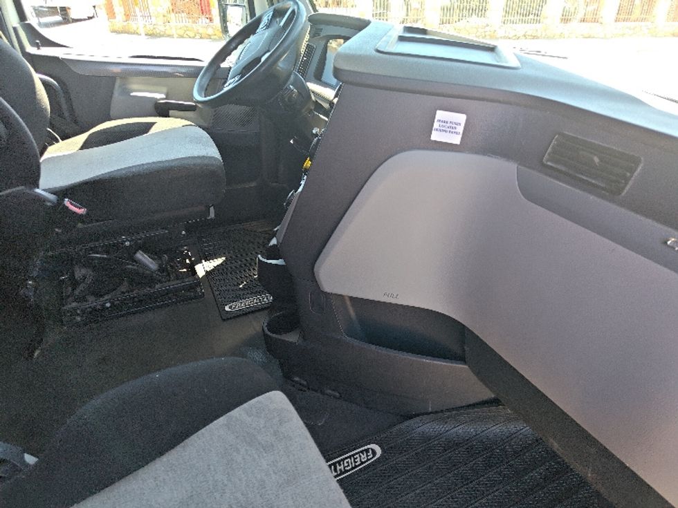 Sleeper Tractor-Heavy Duty Tractors-Freightliner-2020-T12664ST-El Paso-TX-483,765\n\t\tmiles-$ 66,750 - Image 15