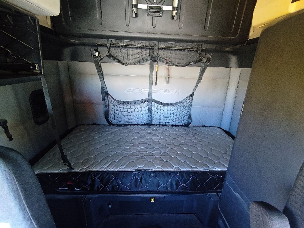 Sleeper Tractor-Heavy Duty Tractors-Freightliner-2020-T12664ST-El Paso-TX-483,765\n\t\tmiles-$ 66,750 - Image 16