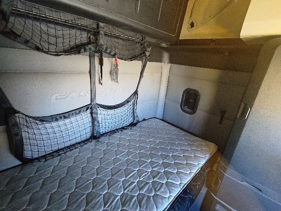 Sleeper Tractor-Heavy Duty Tractors-Freightliner-2020-T12664ST-El Paso-TX-483,765\n\t\tmiles-$ 66,750 - Image 17