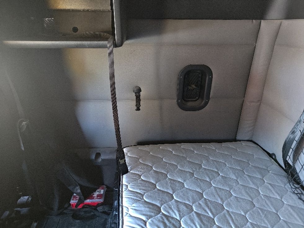 Sleeper Tractor-Heavy Duty Tractors-Freightliner-2020-T12664ST-El Paso-TX-483,765\n\t\tmiles-$ 66,750 - Image 19