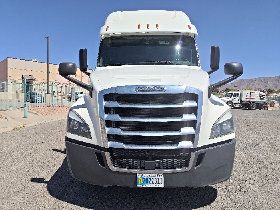 Sleeper Tractor-Heavy Duty Tractors-Freightliner-2020-T12664ST-El Paso-TX-483,765\n\t\tmiles-$ 66,750 - Image 2