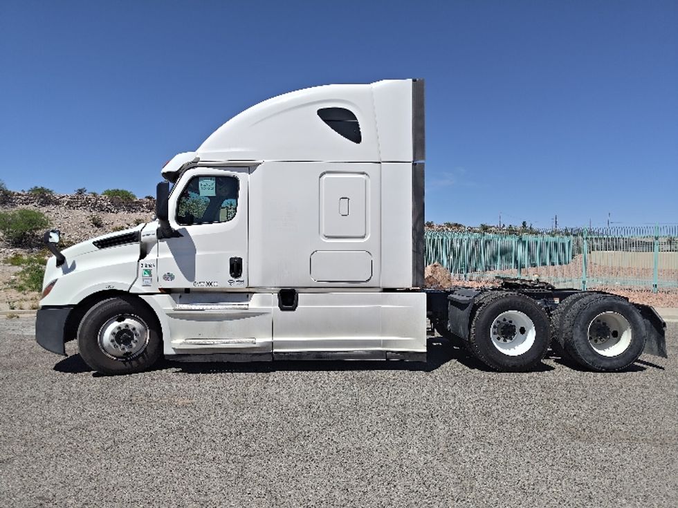 Sleeper Tractor-Heavy Duty Tractors-Freightliner-2020-T12664ST-El Paso-TX-483,765\n\t\tmiles-$ 66,750 - Image 4