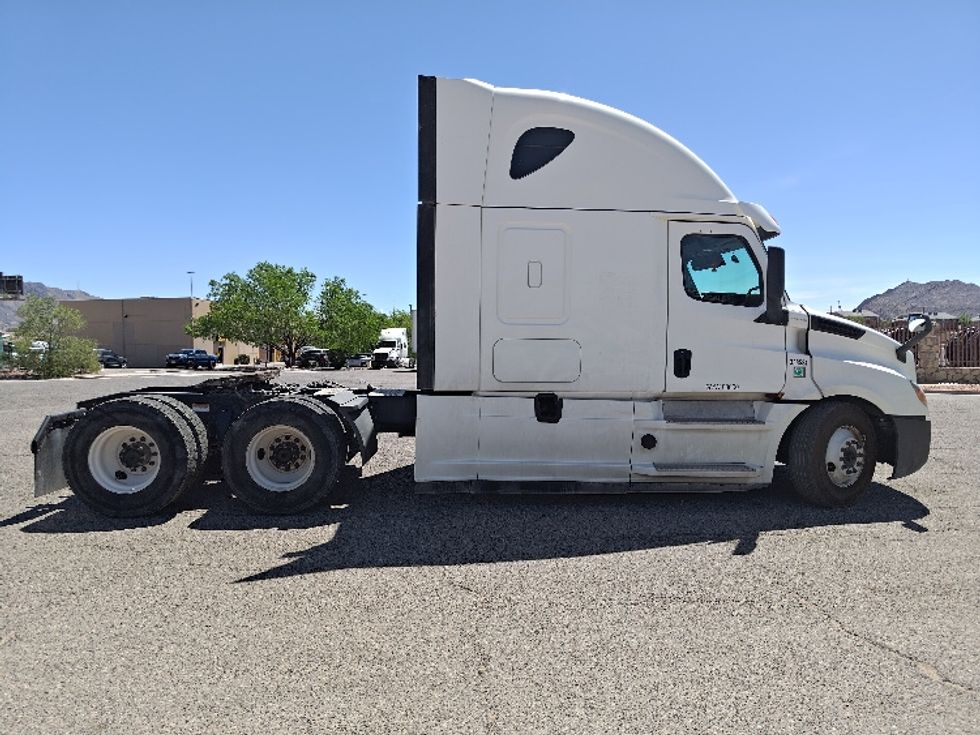 Sleeper Tractor-Heavy Duty Tractors-Freightliner-2020-T12664ST-El Paso-TX-483,765\n\t\tmiles-$ 66,750 - Image 8