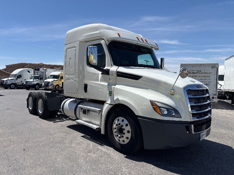 Sleeper Tractor-Heavy Duty Tractors-Freightliner-2020-T12664ST-El Paso-TX-561,508\n\t\tmiles-$ 53,750 - Image 1