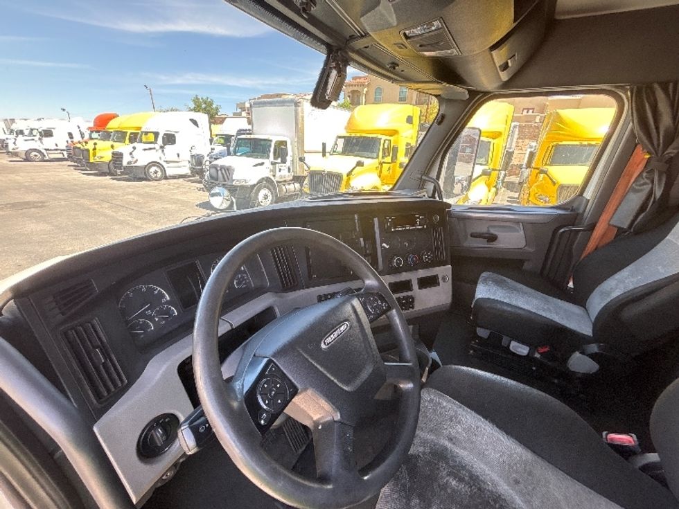 Sleeper Tractor-Heavy Duty Tractors-Freightliner-2020-T12664ST-El Paso-TX-561,508\n\t\tmiles-$ 53,750 - Image 10