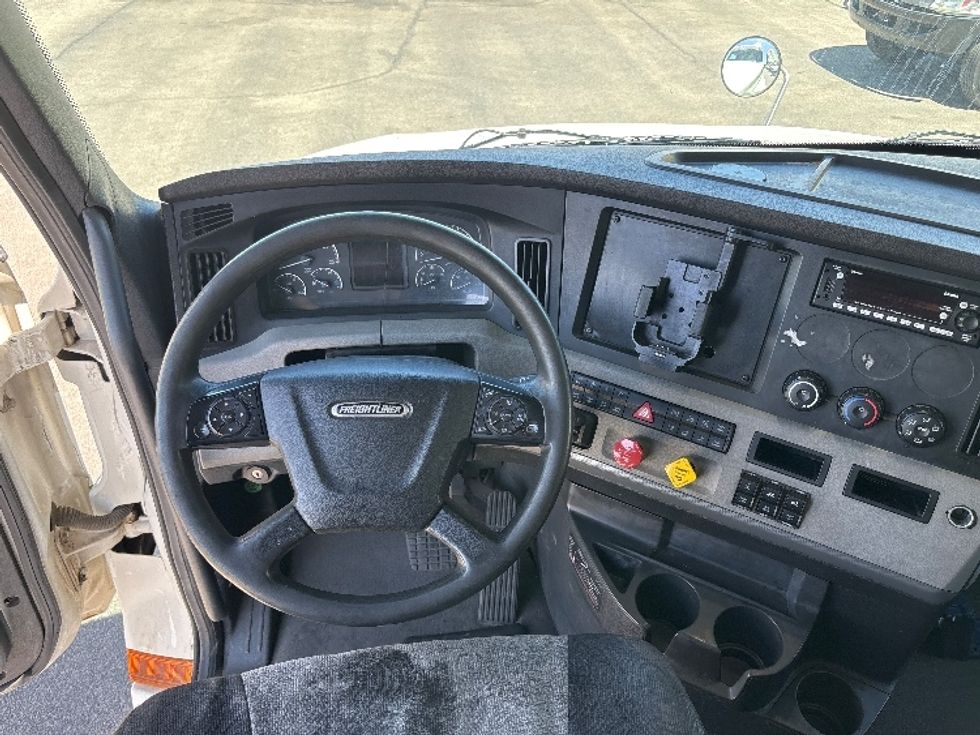Sleeper Tractor-Heavy Duty Tractors-Freightliner-2020-T12664ST-El Paso-TX-561,508\n\t\tmiles-$ 53,750 - Image 11