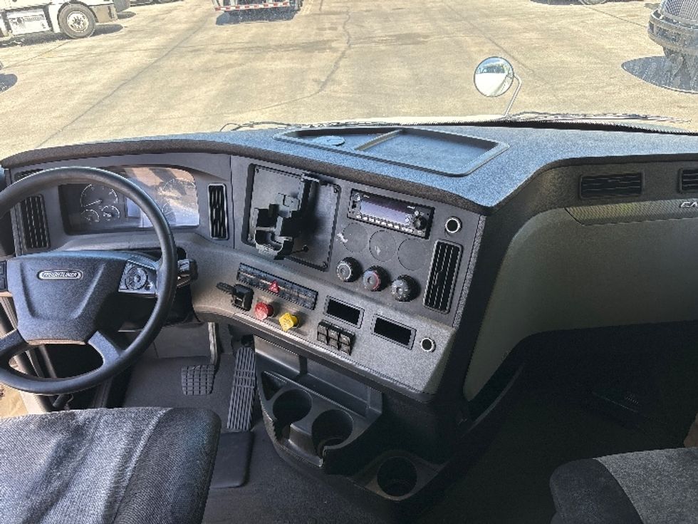 Sleeper Tractor-Heavy Duty Tractors-Freightliner-2020-T12664ST-El Paso-TX-561,508\n\t\tmiles-$ 53,750 - Image 12