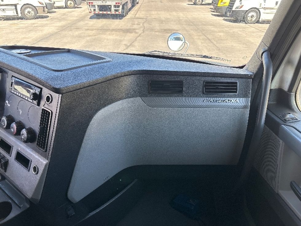 Sleeper Tractor-Heavy Duty Tractors-Freightliner-2020-T12664ST-El Paso-TX-561,508\n\t\tmiles-$ 53,750 - Image 14