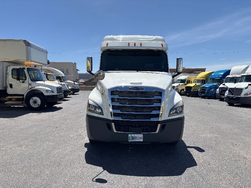 Sleeper Tractor-Heavy Duty Tractors-Freightliner-2020-T12664ST-El Paso-TX-561,508\n\t\tmiles-$ 53,750 - Image 2