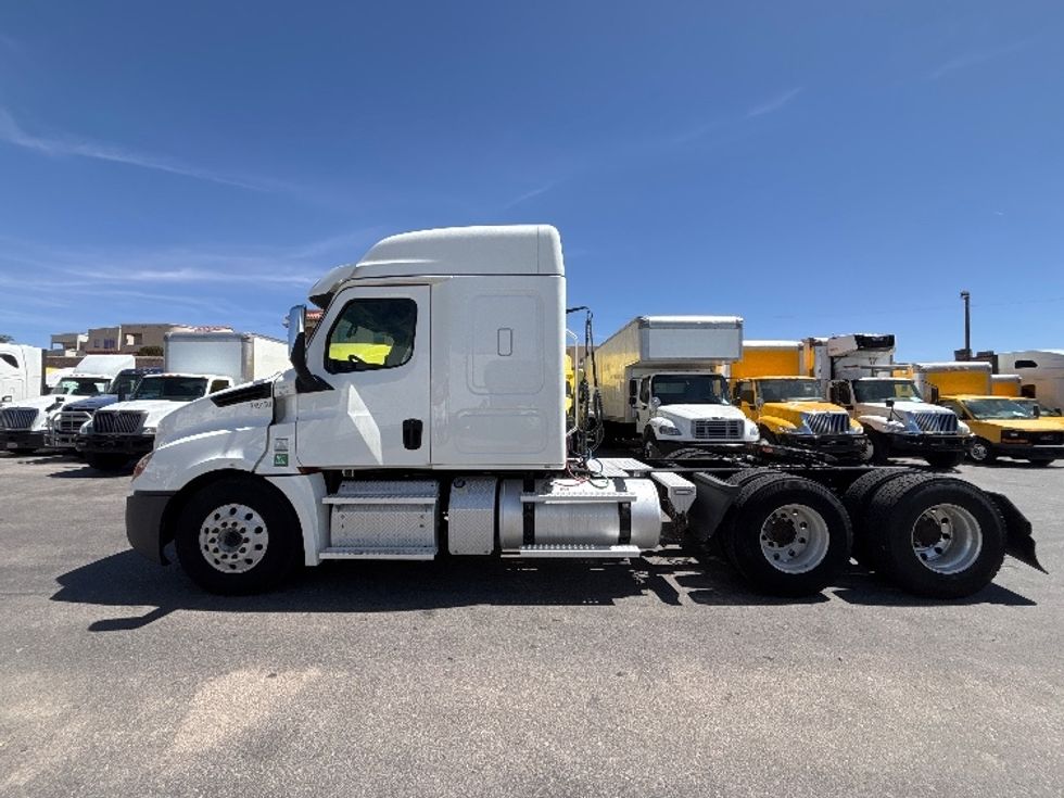 Sleeper Tractor-Heavy Duty Tractors-Freightliner-2020-T12664ST-El Paso-TX-561,508\n\t\tmiles-$ 53,750 - Image 4