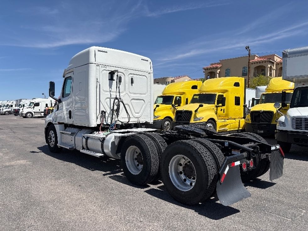 Sleeper Tractor-Heavy Duty Tractors-Freightliner-2020-T12664ST-El Paso-TX-561,508\n\t\tmiles-$ 53,750 - Image 5