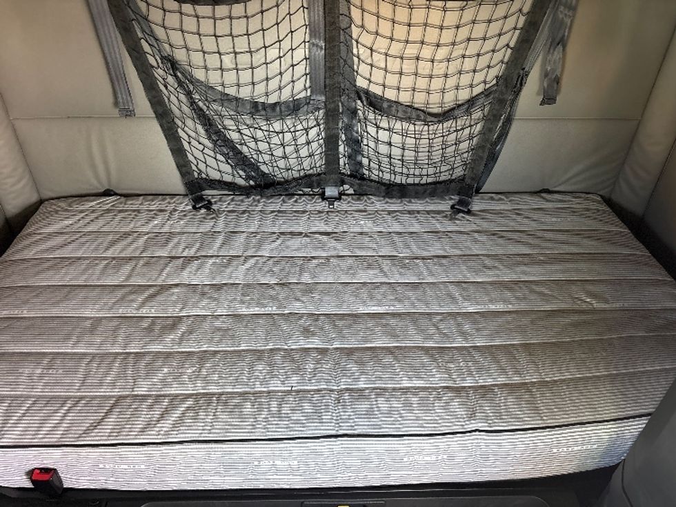 Sleeper Tractor-Heavy Duty Tractors-Freightliner-2020-T12664ST-El Paso-TX-578,935\n\t\tmiles-$ 61,000 - Image 17