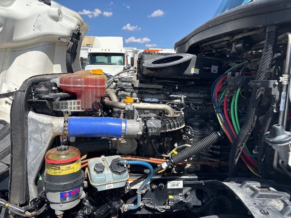 2020 Freightliner Cascadia 126" Sleeper Cab photo 19