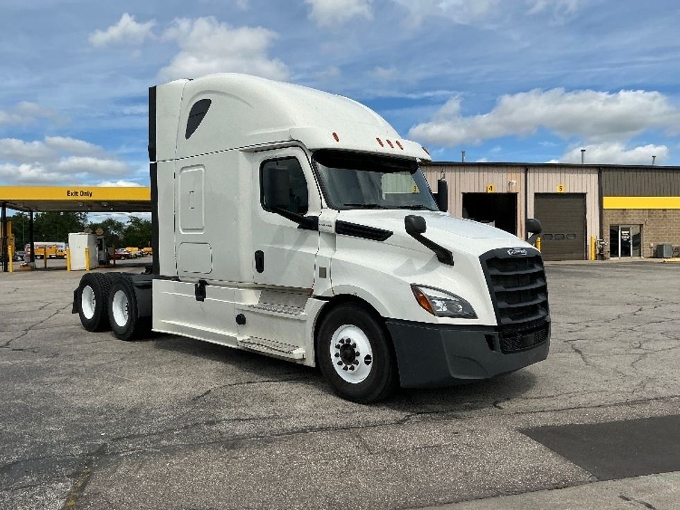 Sleeper Tractor-Heavy Duty Tractors-Freightliner-2020-T12664ST-Elkhart-IN-508,736\n\t\tmiles-$ 61,750 - Image 1