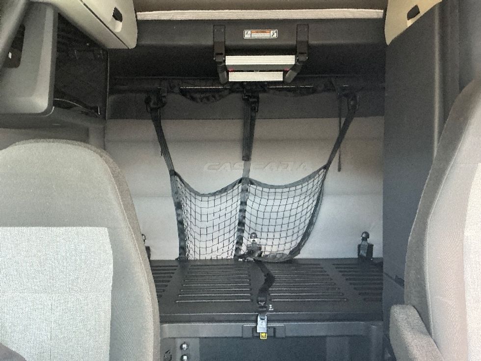 Sleeper Tractor-Heavy Duty Tractors-Freightliner-2020-T12664ST-Elkhart-IN-508,736\n\t\tmiles-$ 61,750 - Image 17