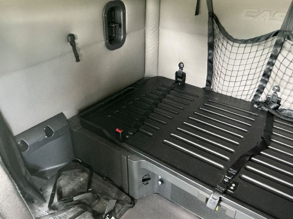 Sleeper Tractor-Heavy Duty Tractors-Freightliner-2020-T12664ST-Elkhart-IN-508,736\n\t\tmiles-$ 61,750 - Image 19