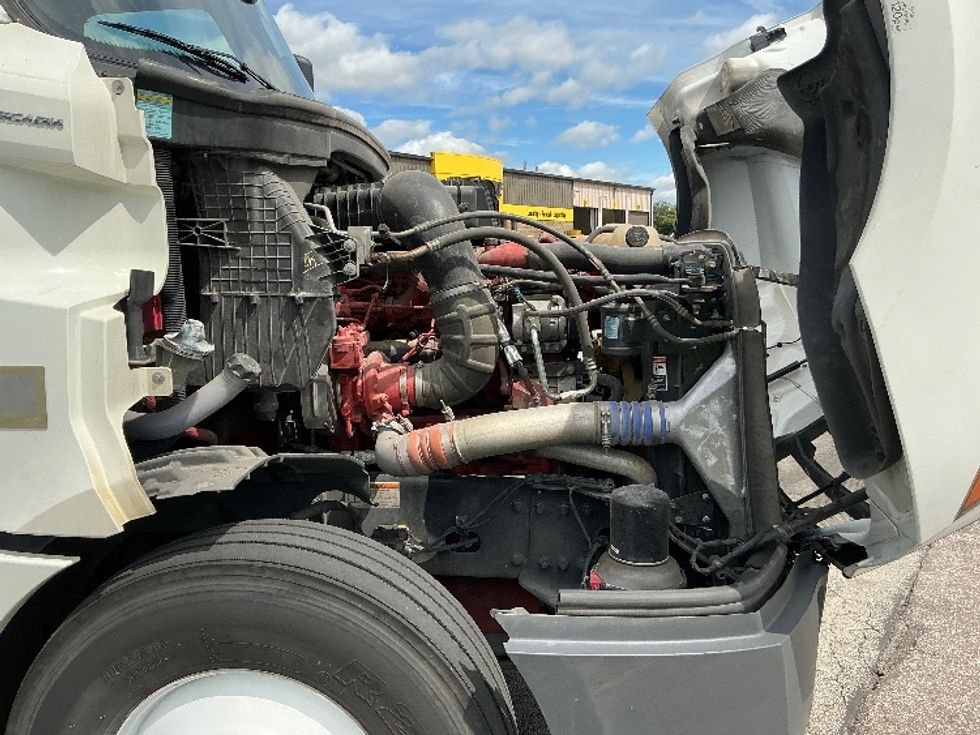 Sleeper Tractor-Heavy Duty Tractors-Freightliner-2020-T12664ST-Elkhart-IN-508,736\n\t\tmiles-$ 61,750 - Image 20