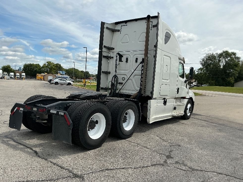 Sleeper Tractor-Heavy Duty Tractors-Freightliner-2020-T12664ST-Elkhart-IN-508,736\n\t\tmiles-$ 61,750 - Image 7