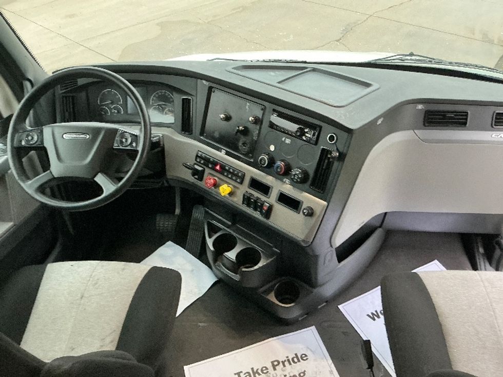 Sleeper Tractor-Heavy Duty Tractors-Freightliner-2020-T12664ST-Elkhart-IN-532,975\n\t\tmiles-$ 67,250 - Image 12