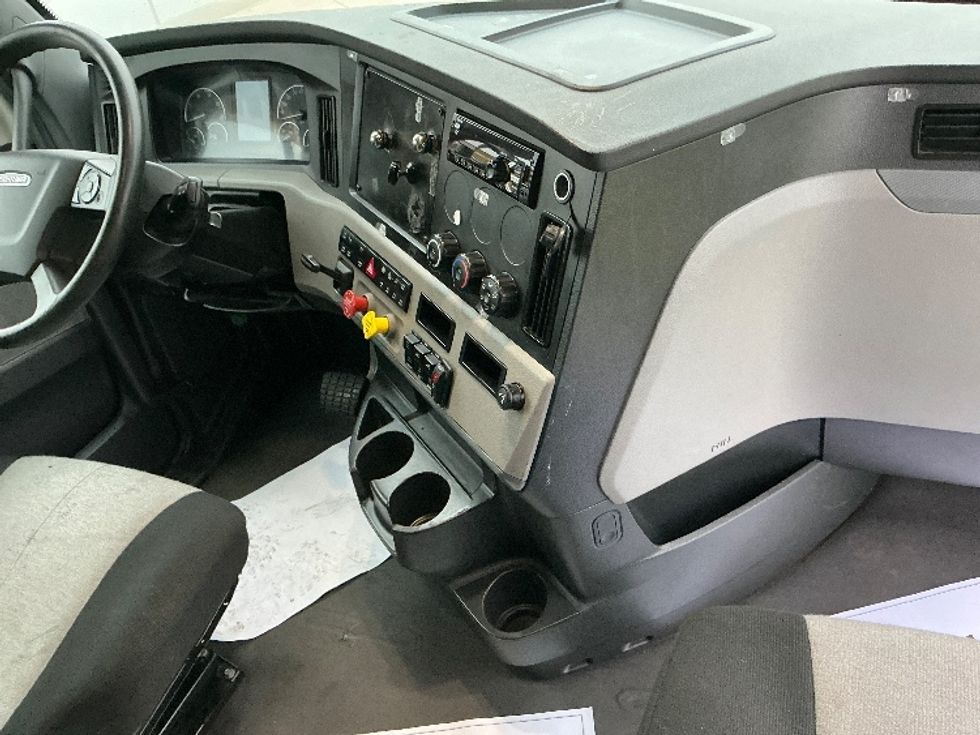 Sleeper Tractor-Heavy Duty Tractors-Freightliner-2020-T12664ST-Elkhart-IN-532,975\n\t\tmiles-$ 67,250 - Image 15