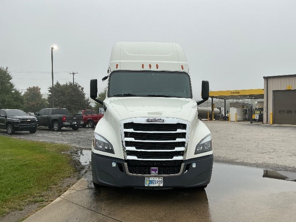 Sleeper Tractor-Heavy Duty Tractors-Freightliner-2020-T12664ST-Elkhart-IN-532,975\n\t\tmiles-$ 67,250 - Image 2