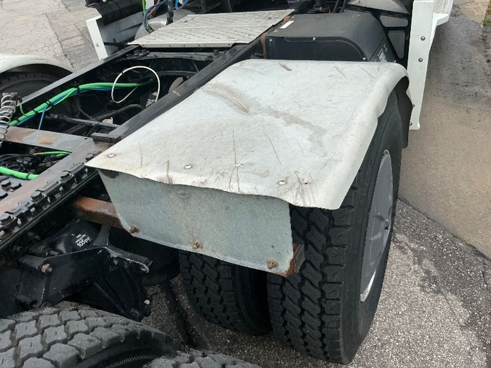 Sleeper Tractor-Heavy Duty Tractors-Freightliner-2020-T12664ST-Elkhart-IN-532,975\n\t\tmiles-$ 67,250 - Image 24