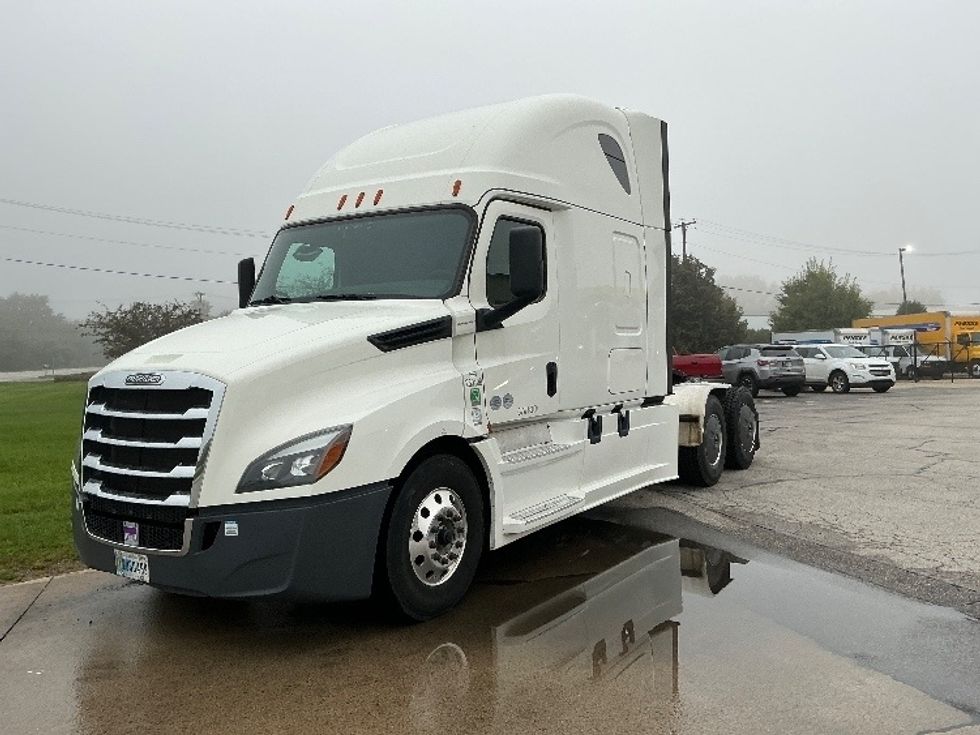Sleeper Tractor-Heavy Duty Tractors-Freightliner-2020-T12664ST-Elkhart-IN-532,975\n\t\tmiles-$ 67,250 - Image 3