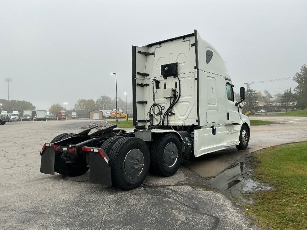 Sleeper Tractor-Heavy Duty Tractors-Freightliner-2020-T12664ST-Elkhart-IN-532,975\n\t\tmiles-$ 67,250 - Image 7