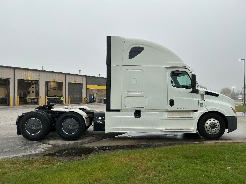 Sleeper Tractor-Heavy Duty Tractors-Freightliner-2020-T12664ST-Elkhart-IN-532,975\n\t\tmiles-$ 67,250 - Image 8