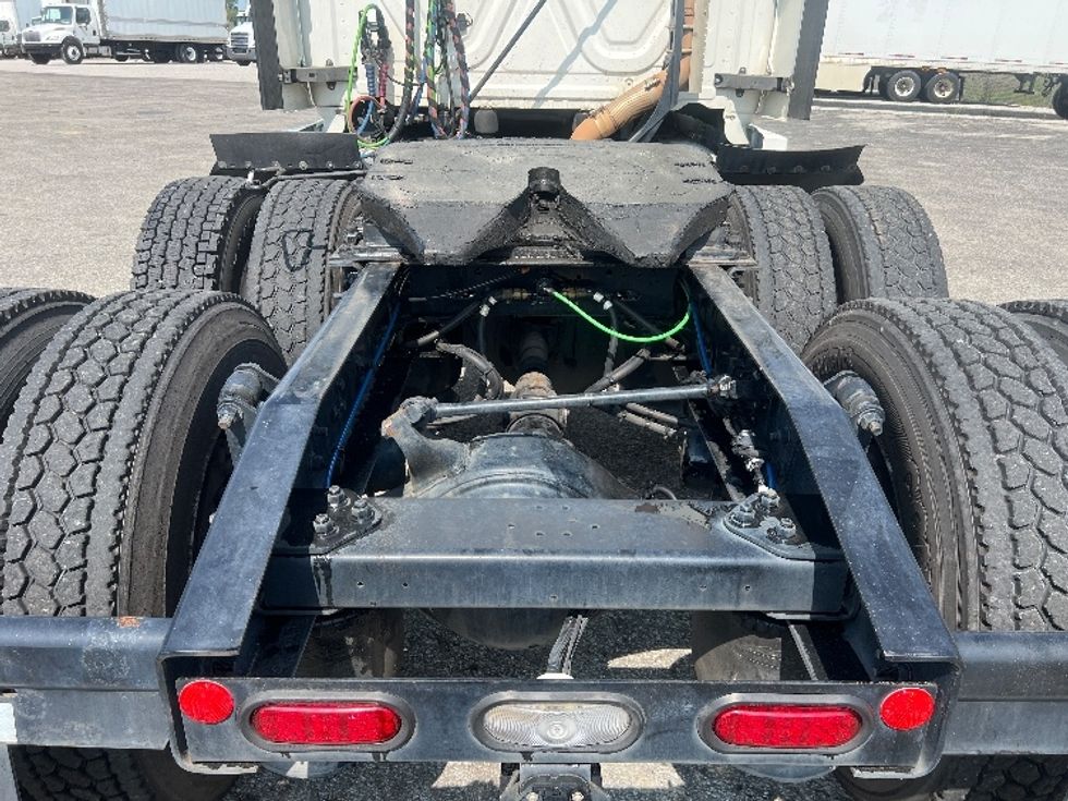 Sleeper Tractor-Heavy Duty Tractors-Freightliner-2020-T12664ST-Elkhart-IN-553,275\n\t\tmiles-$ 58,000 - Image 6