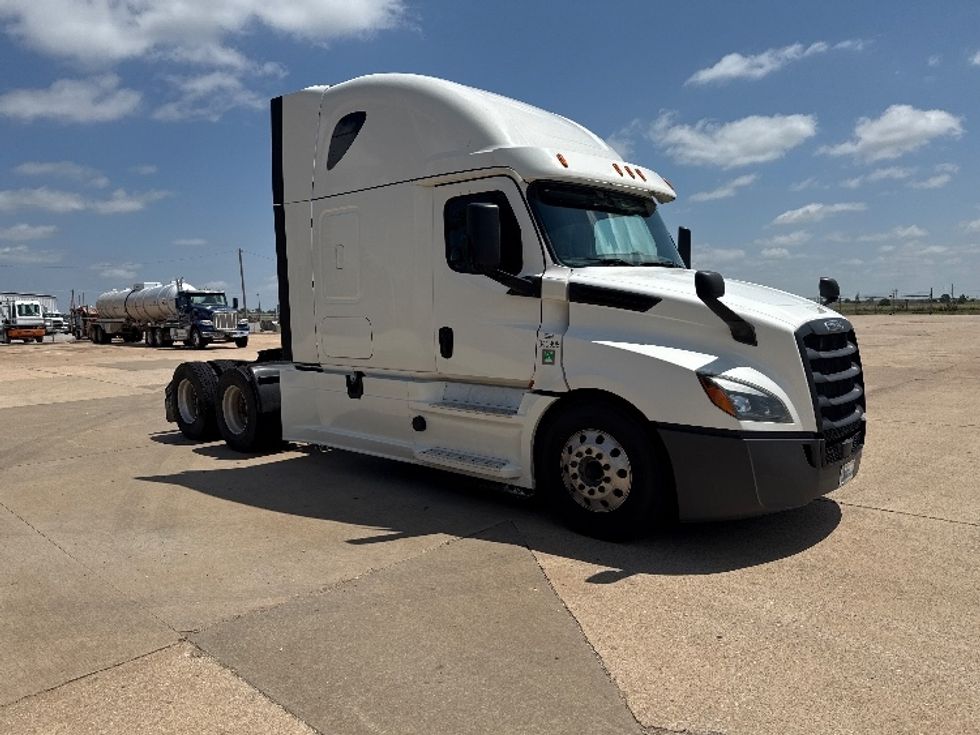 Sleeper Tractor-Heavy Duty Tractors-Freightliner-2020-T12664ST-Enid-OK-556,651\n\t\tmiles-$ 58,250 - Image 1