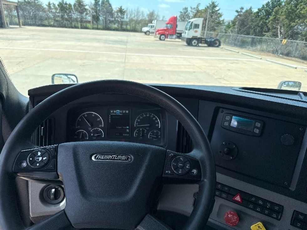 Sleeper Tractor-Heavy Duty Tractors-Freightliner-2020-T12664ST-Enid-OK-556,651\n\t\tmiles-$ 58,250 - Image 11