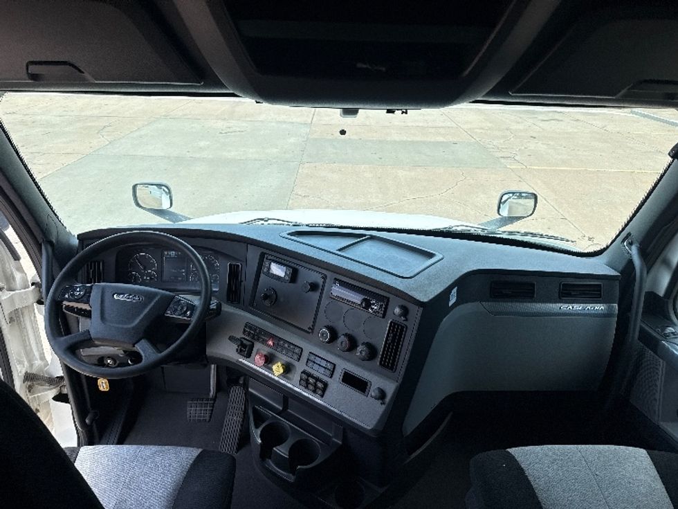Sleeper Tractor-Heavy Duty Tractors-Freightliner-2020-T12664ST-Enid-OK-556,651\n\t\tmiles-$ 58,250 - Image 12
